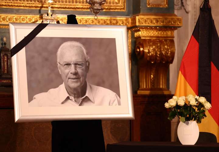 Libro de condolencias por el fallecimiento de Franz Beckenbauer en Múnich. / Foto: EFE