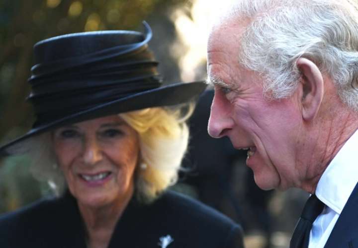 Carlos III está "bien", dice Camila sobre el tratamiento de próstata