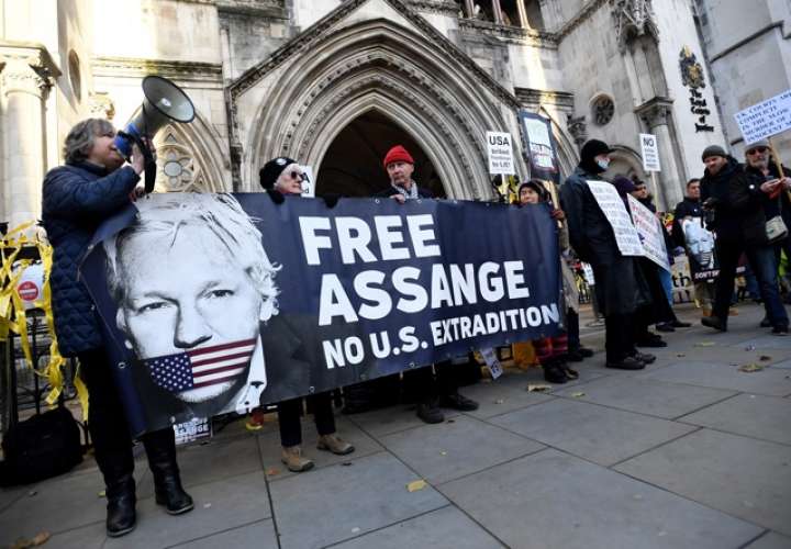 Estados Unidos le persigue por la información clasificada -facilitada por su contacto en el Ejército estadounidense Chelsea Manning, hoy en libertad-, publicada en 2010 y 2011 por WikiLeaks. EFE Archivo