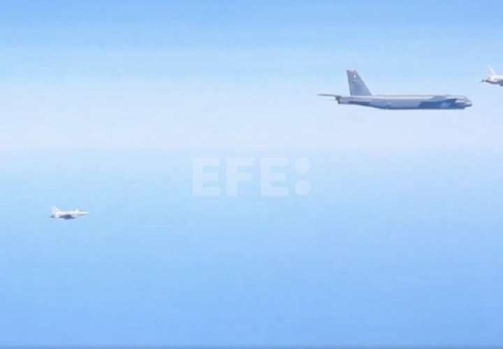 Filipinas y EE.UU. realizan patrullas aéreas conjuntas sobre el mar de China Meridional. EFE