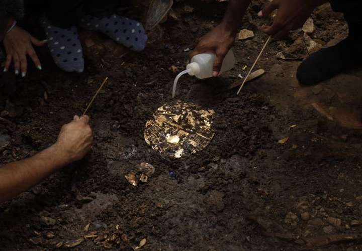 Tumba prehispánica con objetos de oro es encontrada en El Caño