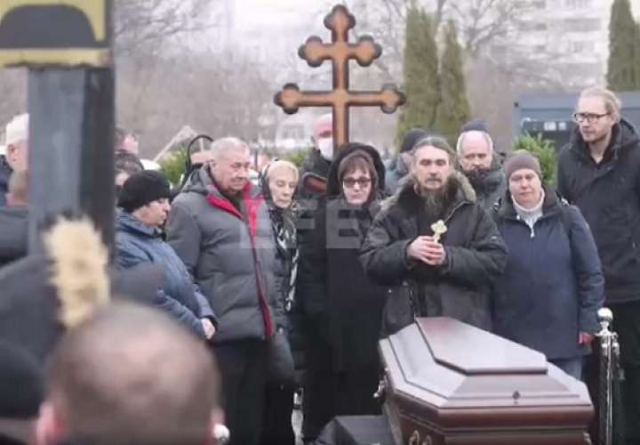 Decenas de miles de rusos se despidieron del líder opositor, Alexéi Navalni, que fue enterrado el viernes en Moscú. EFE