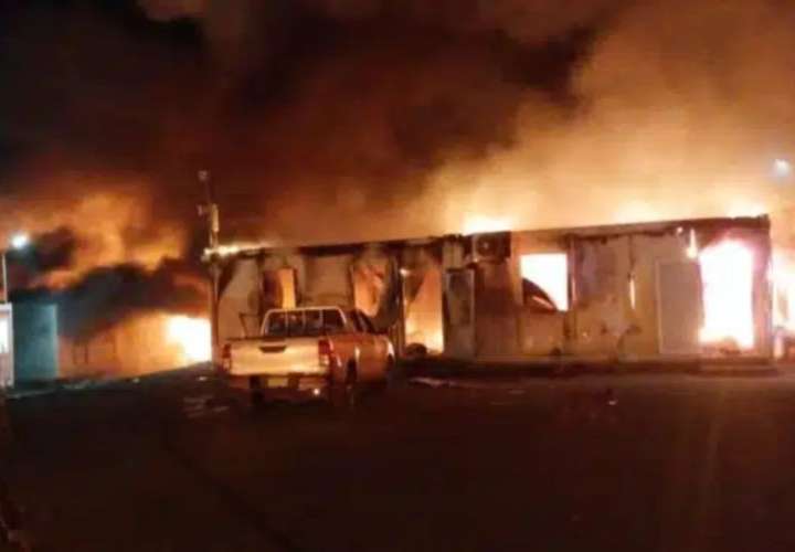 Hay 45 migrantes detenidos por incendiar estación en San Vicente