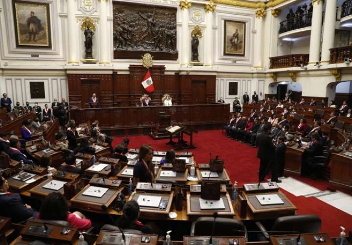 Vista general del pleno del Congreso peruano. Foto de archivo. EFE