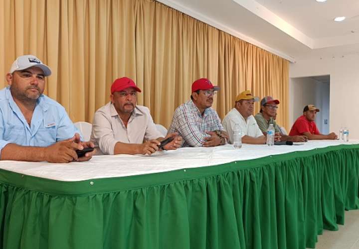 Reunión de miembros de la Federación Nacional de Productores de Arroz.