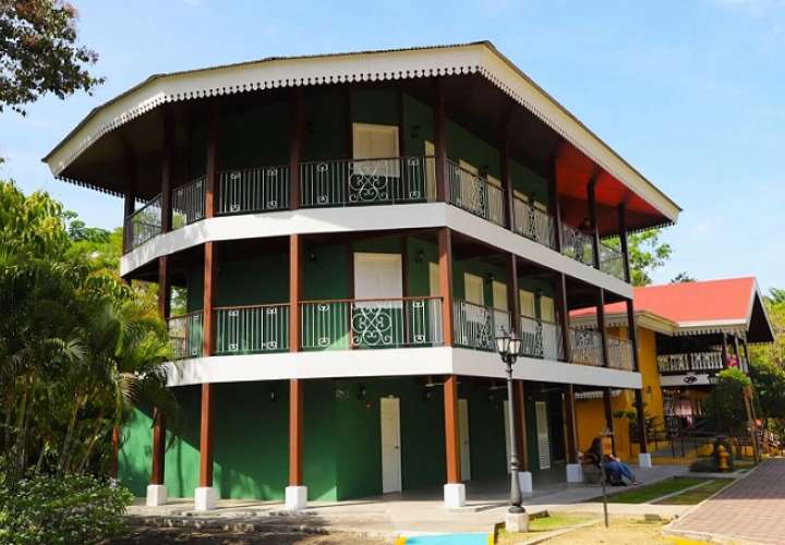 La Casa Müller fue una estructura construida en el 1910 en Calidonia para albergar trabajadores del Canal de Panamá.