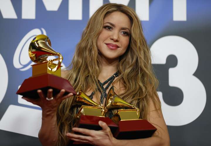 Shakira lanza 'Las mujeres ya no lloran' y le da palo a Piqué