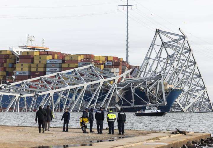 Carguero derrumba puente en Baltimore. Buscan a desaparecidos