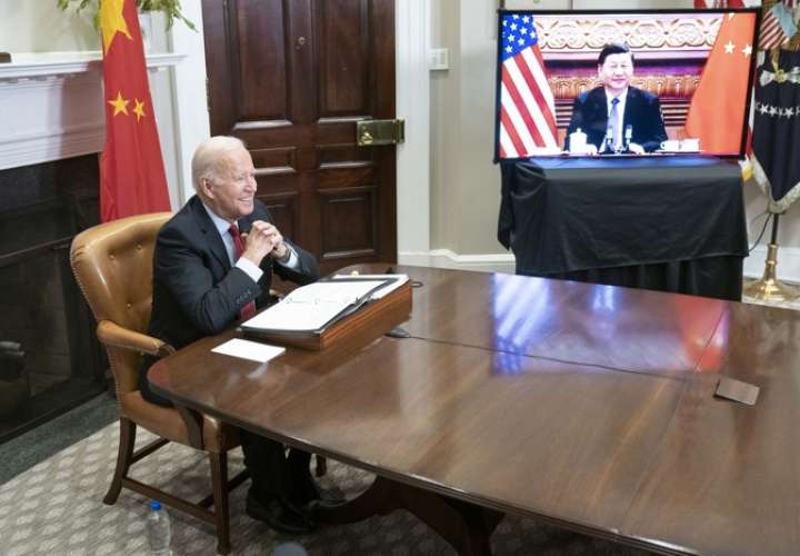 El presidente estadounidense, Joe Biden, habla durante una cumbre virtual con el presidente chino, Xi Jinping. EFE / Archivo
