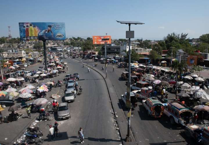 Avenida en Puerto Príncipe (Haití). EFE / Archivo