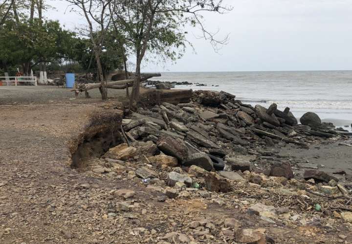 Avance del mar preocupa a residentes en playas de Los Santos 
