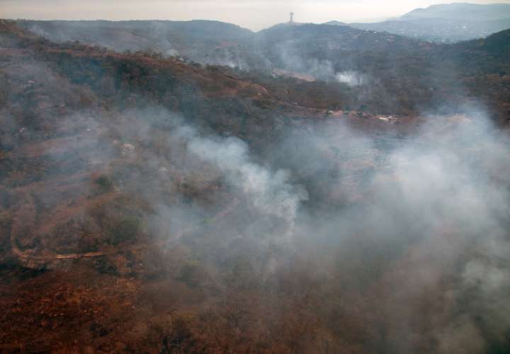 incendio forestal el 27 de marzo de 2024 en el cerro Mactumatzá, en Tuxtla Gutiérrez, estado Chiapas (México). EFE / Archivo