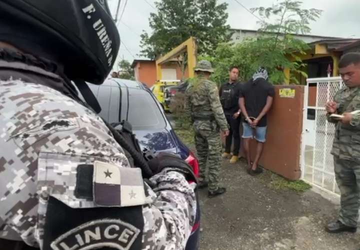 Caen varias prendas con armas en un retén policial en Colón 