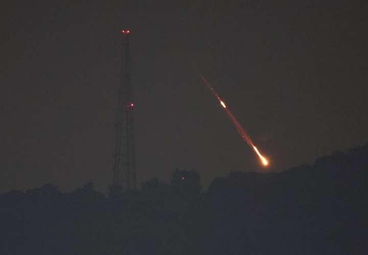 Tras ataque de Irán, Hezbolá lanzó decenas de cohetes contra Israel