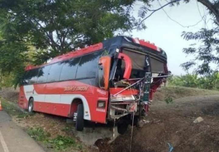 Muere conductor de bus de Darién en trágico accidente 