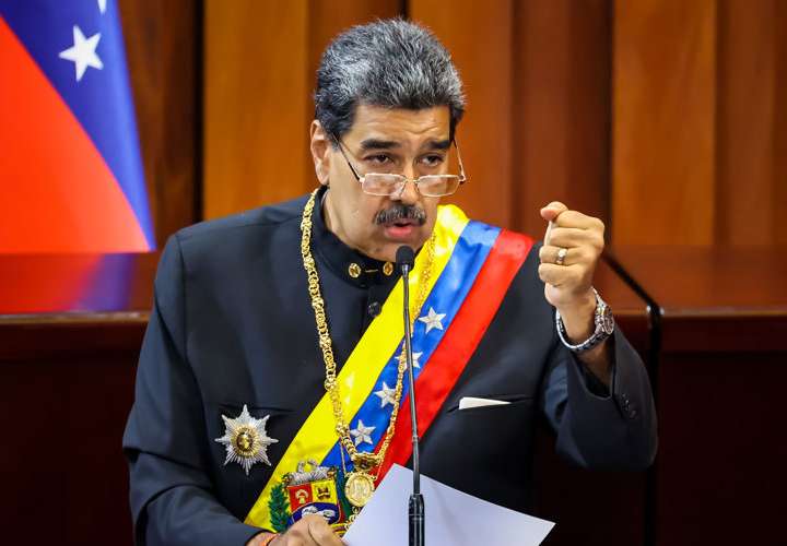 Maduro anuncia el cierre de la Embajada y consulados en Ecuador