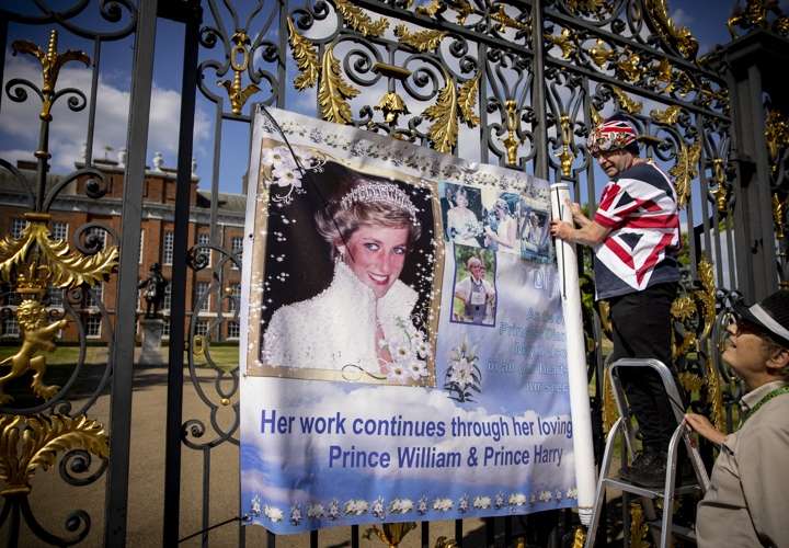 Ponen en subasta el primer contrato de trabajo de la princesa Diana