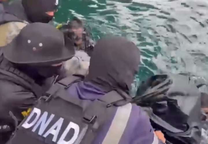 Encontraron droga pegada al casco de una embarcación  en Colón