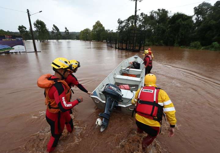 Más de 25 muertos por las lluvias en el sur de Brasil