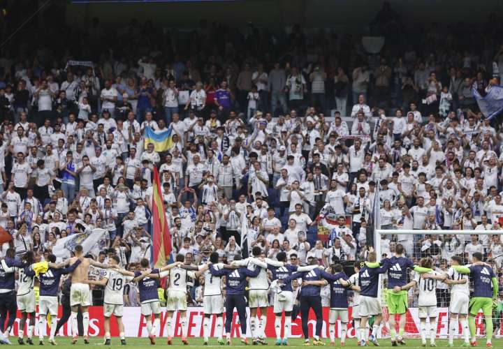 Los jugadores del Real Madrid festejan la victoria. /Foto: EFE