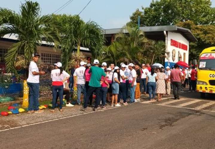 Movimiento de electores en una de las escuelas de Veraguas.