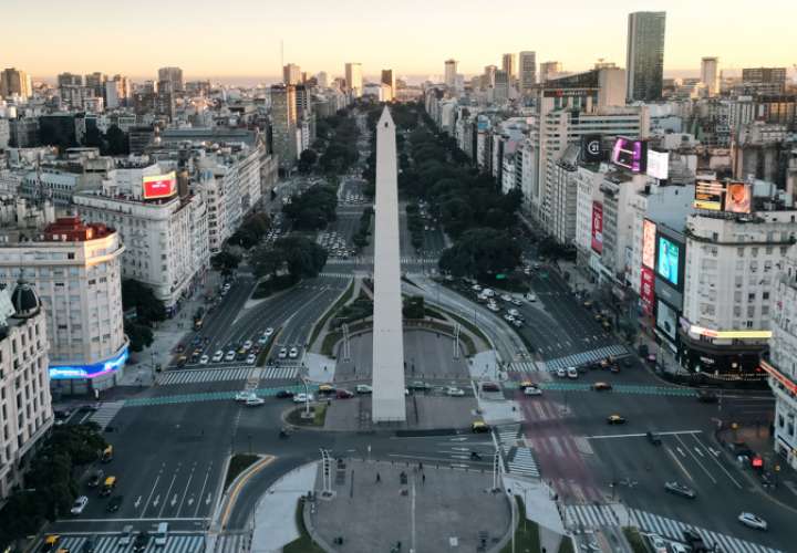 La calma es la norma general con que Argentina vive una huelga general de 24 horas, la segunda bajo el mandato del ultraliberal Javier Milei como presidente del país. EFE