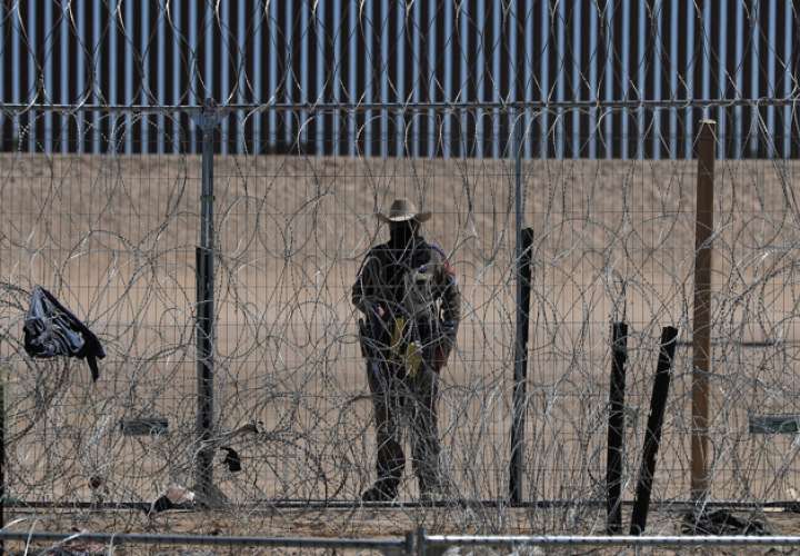 Policía estatal de Texas que vigila las inmediaciones de la frontera con Estados Unidos, en Ciudad Juárez, estado de Chihuahua (México). EFE