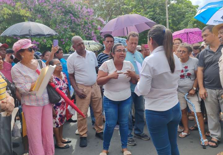 Los quejosos exigen explicación a la empresa Aseo Capital, S.A.