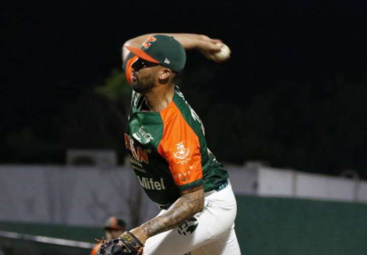 Randall Delgado, lanzador panameño que juega para los Leones de Yucatán. 