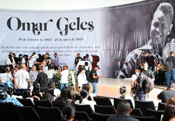 Artistas y seguidores le dan el último adiós a Omar Geles 