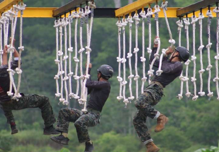 Nito y jefa del Comando Sur clausuran competencia militar