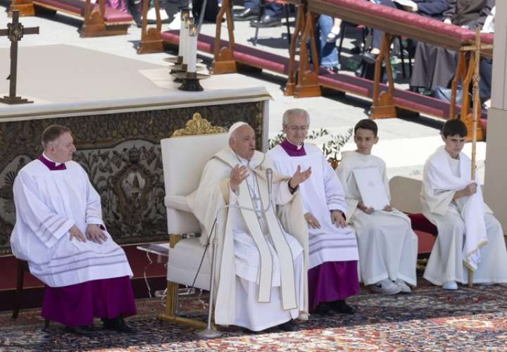 El papa Francisco celebró este domingo la misa de la primera Jornada Mundial de los Niños. EFE