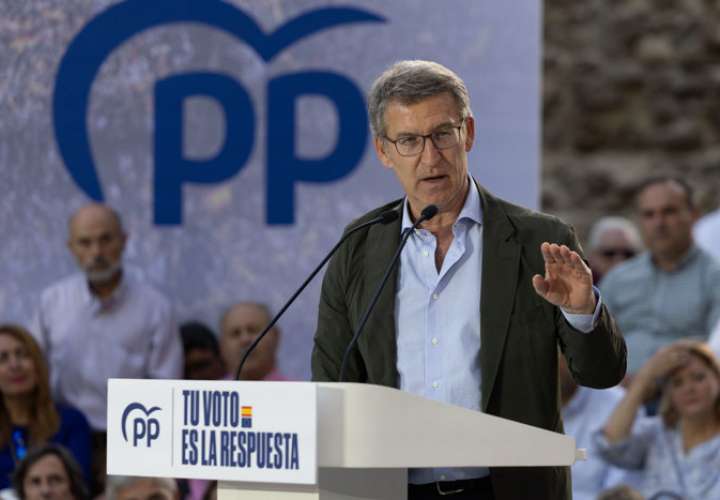 El presidente del PP, Alberto Núñez Feijóo, participa en un evento con motivo de las elecciones europeas este lunes, en Talavera de la Reina (Toledo). EFE