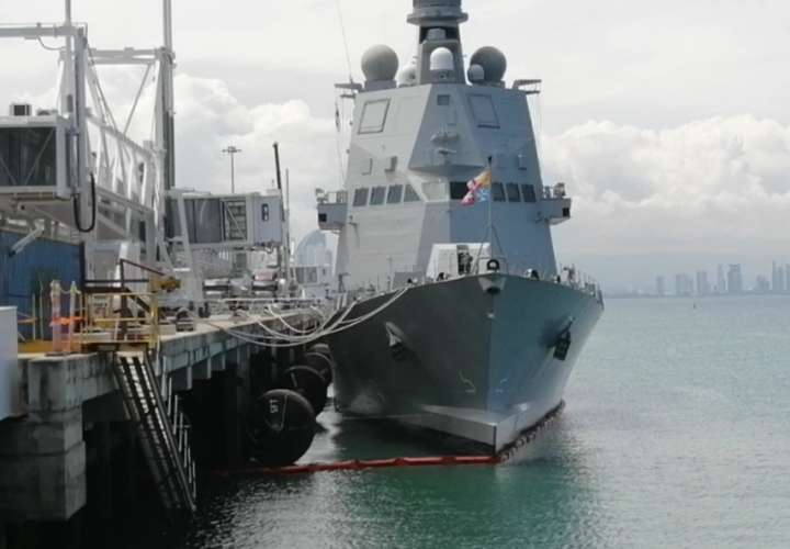 Buque de alta tecnología de la Armada Italiana está en Panamá