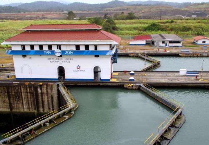 El Canal reanuda tránsito de buques por las esclusas de Miraflores