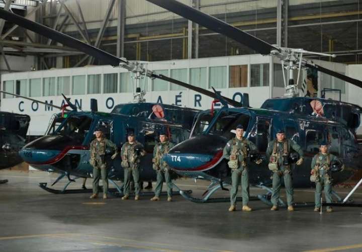 Los helicópteros bimotor entregados este viernes también contribuirán &quot;a reforzar las operaciones de relevos en los puestos binacionales.