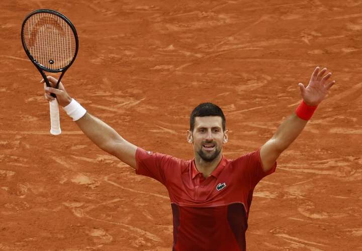 El serbio Novak Djokovic celebra su victoria. Foto: EFE