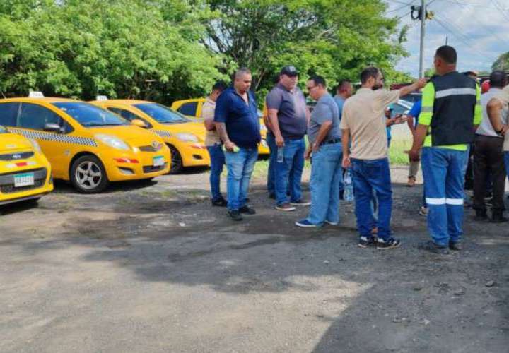 Alertan por amenazas de taxis piratas