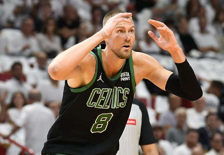 Kristaps Porzingis, centro de los Celtics de Boston.