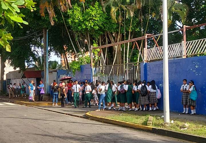 Declaran paro en Colegio de Colón por cierre de bachiller