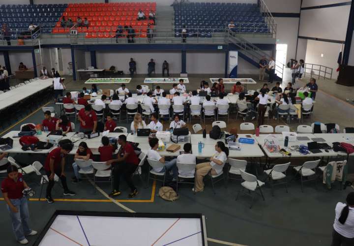 Estudiantes participan de la Olimpiada Nacional de Robótica