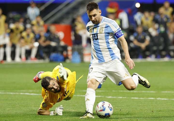 Lionel Messi (der.), la figura principal de Argentina. Foto: EFE