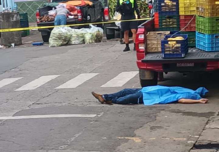 Asesinan vendedor de fruta en el Mercado de Santiago