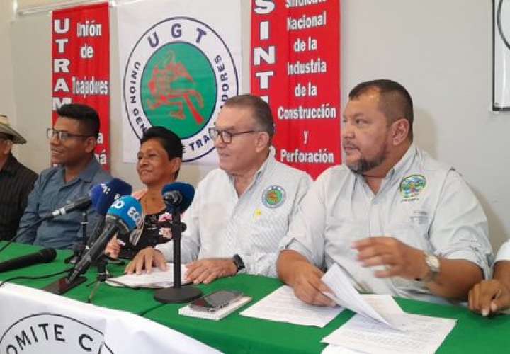 Aniano Pinzón y representantes de los sindicatos mineros.