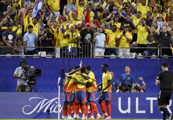 La selección colombiana celebra un gol de Jefferson Lerma durante la Copa América 2024. EFE