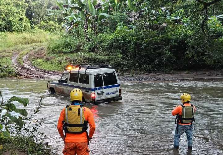 Cabeza de agua arrastra agricultor en río Cobre y desaparece