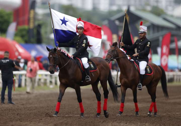 Eagle In Love gana Clásico de la República. Mulino estuvo presente