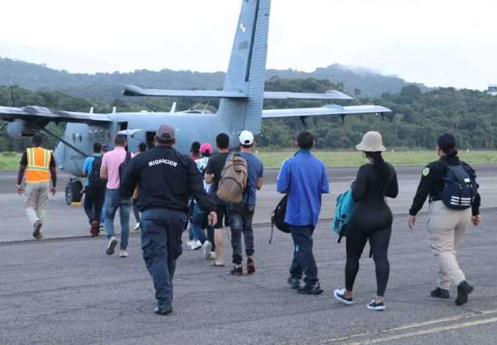 Hoy será primer vuelo de repatriación de migrantes pagado por EEUU