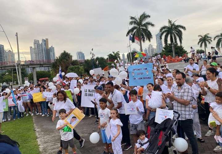 Unidos por lo justo: protesta en apoyo al Dr. Sierra