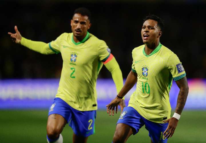 Rodrygo Goes festeja la anotación del triunfo. /Foto: EFE